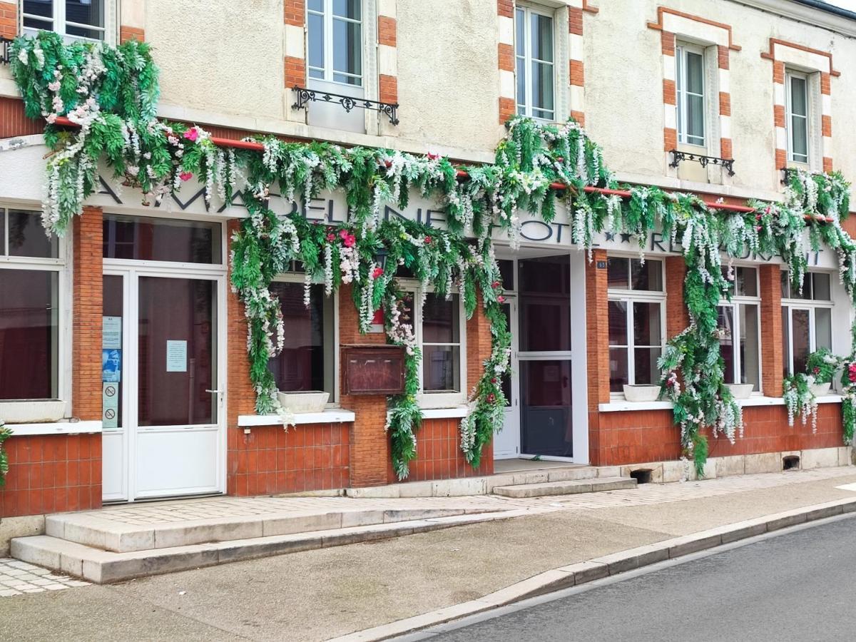 ホテル La Madeleine Saint-Benoît-sur-Loire エクステリア 写真